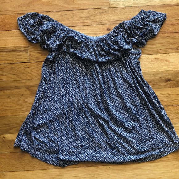 Patterned Off-the-Shoulder Top - Picture 1 of 2